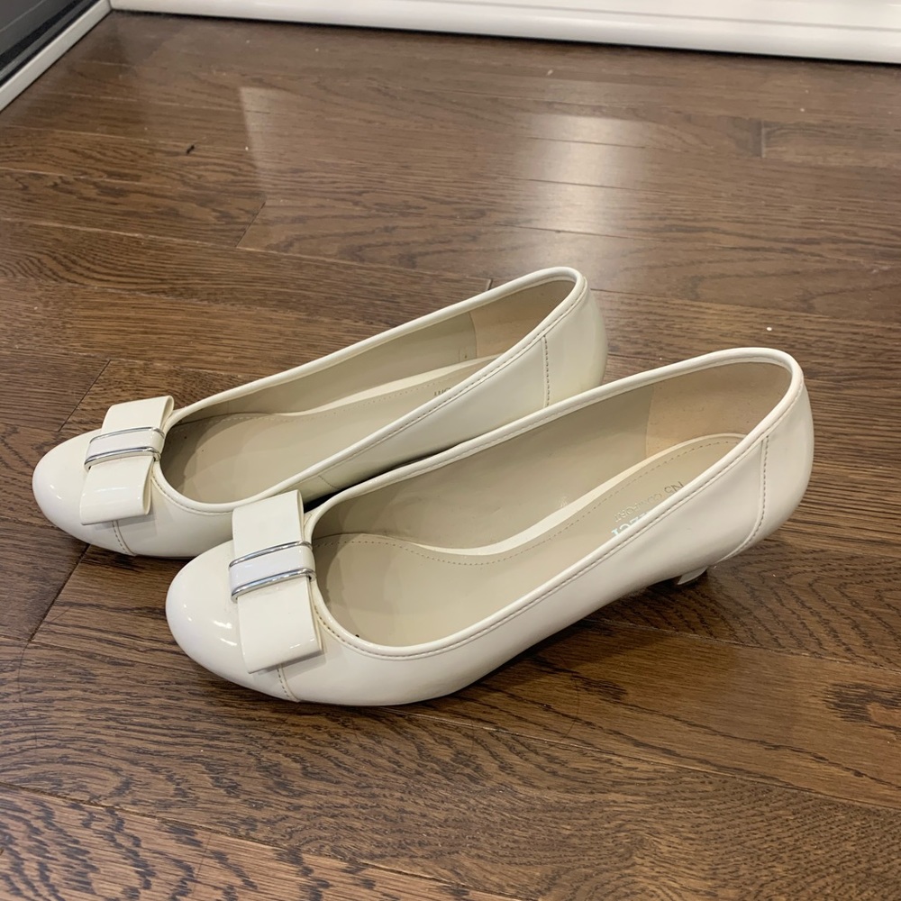 White patent bow heels - Naturalizer